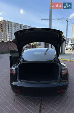 Седан Tesla Model 3 2018 в Рівному