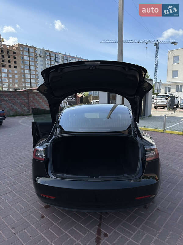Седан Tesla Model 3 2018 в Рівному
