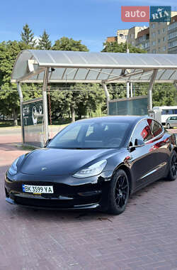 Седан Tesla Model 3 2018 в Рівному