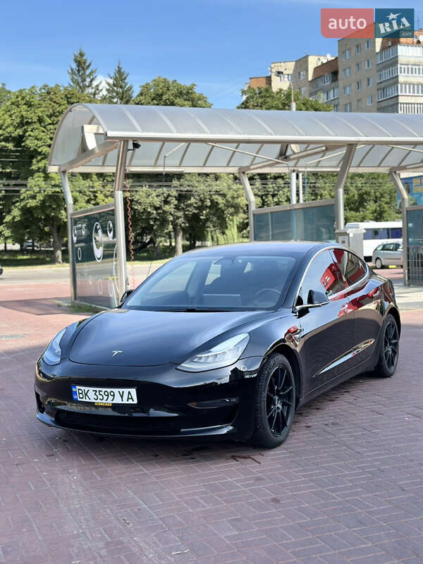 Седан Tesla Model 3 2018 в Рівному