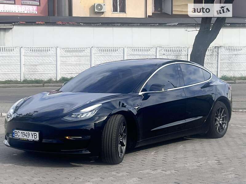 Седан Tesla Model 3 2018 в Шептицькому
