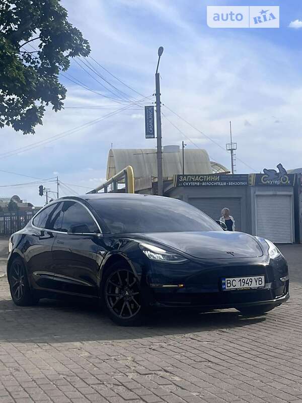 Седан Tesla Model 3 2018 в Шептицькому
