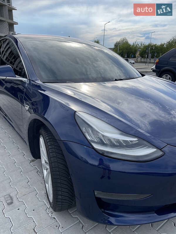 Седан Tesla Model 3 2018 в Львові