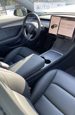 Седан Tesla Model 3 2022 в 