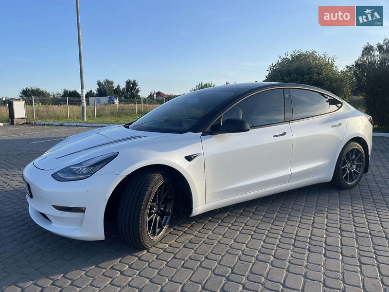 Седан Tesla Model 3 2019 в Львове