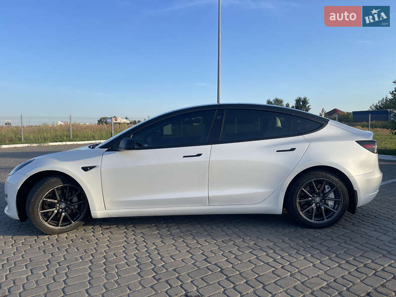 Седан Tesla Model 3 2019 в Львове