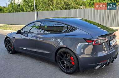 Седан Tesla Model 3 2021 в 