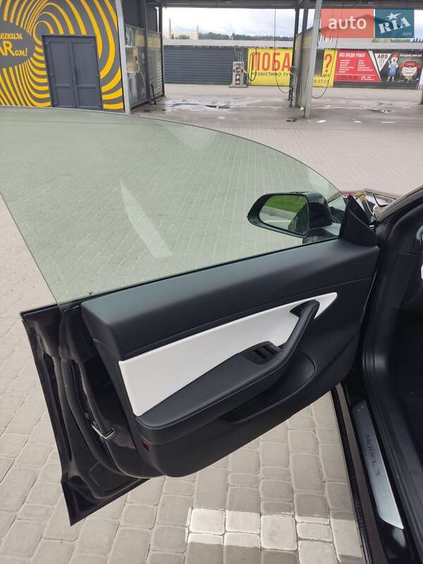 Седан Tesla Model 3 2020 в Ірпені