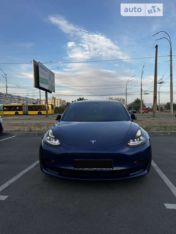 Седан Tesla Model 3 2021 в 