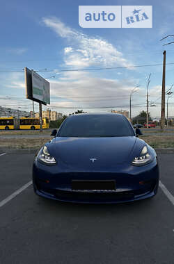 Седан Tesla Model 3 2021 в 