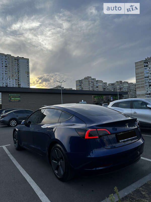 Седан Tesla Model 3 2021 в Киеве