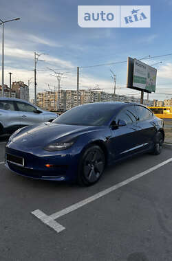 Седан Tesla Model 3 2021 в Киеве