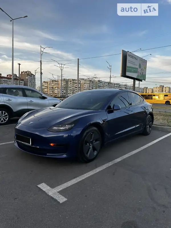 Седан Tesla Model 3 2021 в 