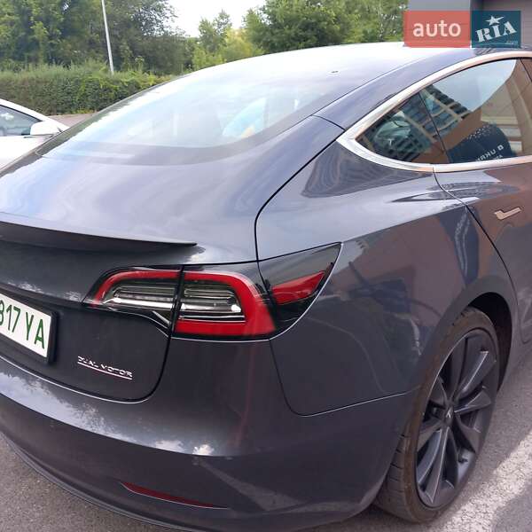 Седан Tesla Model 3 2019 в Дніпрі