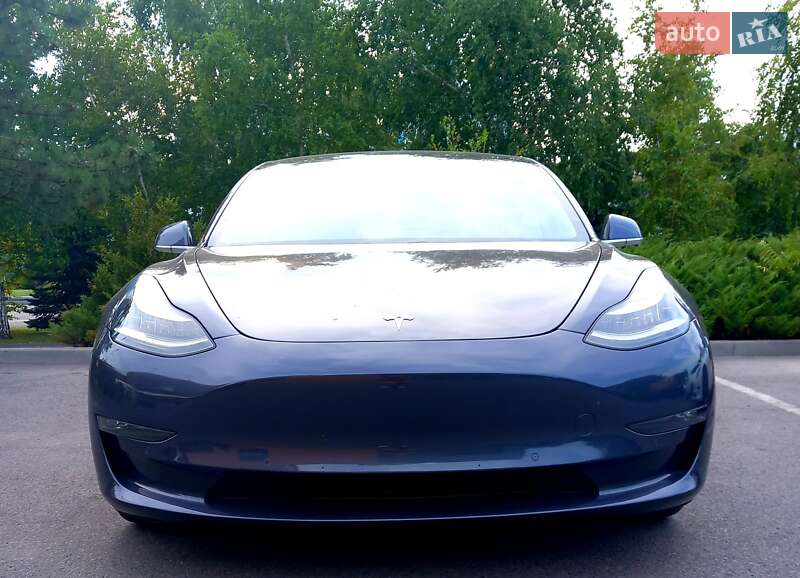 Седан Tesla Model 3 2019 в Дніпрі
