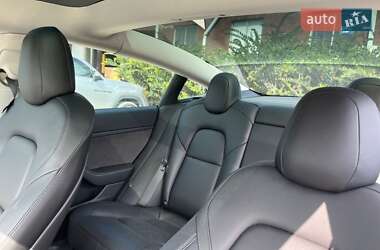 Седан Tesla Model 3 2022 в 