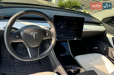 Седан Tesla Model 3 2019 в Дніпрі