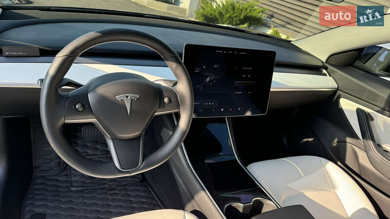 Седан Tesla Model 3 2019 в Днепре