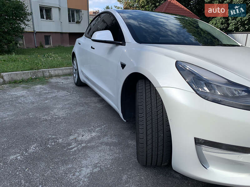Седан Tesla Model 3 2020 в Тернополе