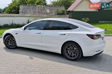 Седан Tesla Model 3 2019 в Шумську
