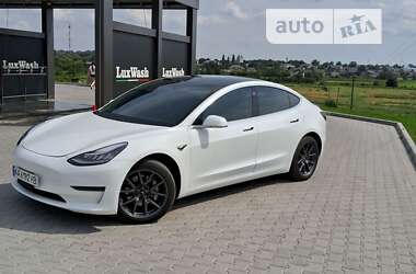 Седан Tesla Model 3 2019 в Шумську