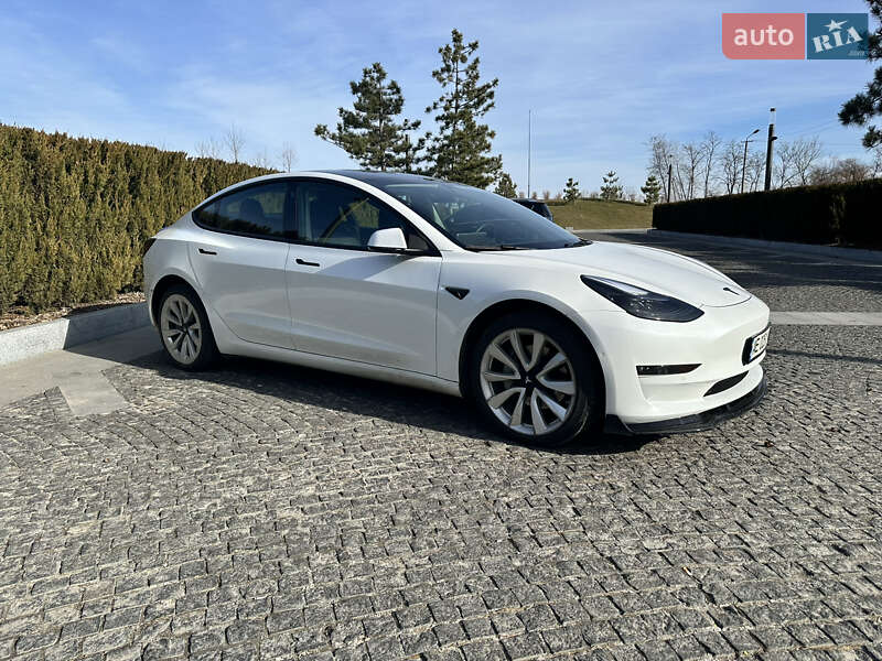 Седан Tesla Model 3 2022 в Днепре