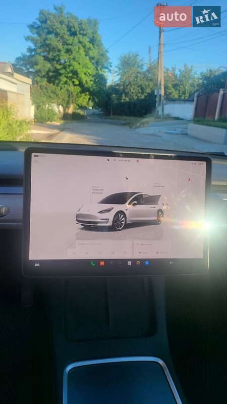 Седан Tesla Model 3 2022 в Днепре