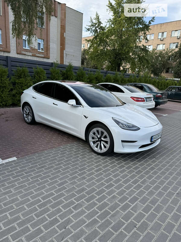 Седан Tesla Model 3 2018 в Черкасах