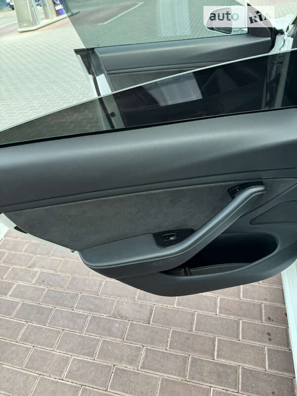 Седан Tesla Model 3 2018 в Черкасах