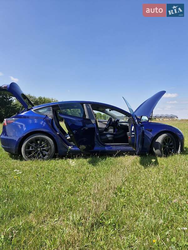 Седан Tesla Model 3 2022 в Миколаєві