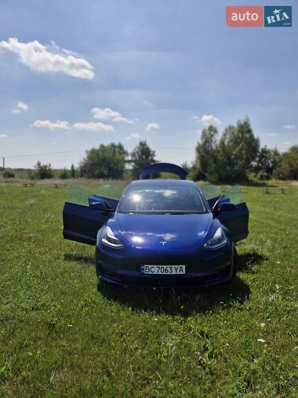 Седан Tesla Model 3 2022 в Миколаєві