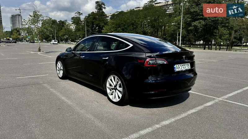 Седан Tesla Model 3 2018 в Киеве