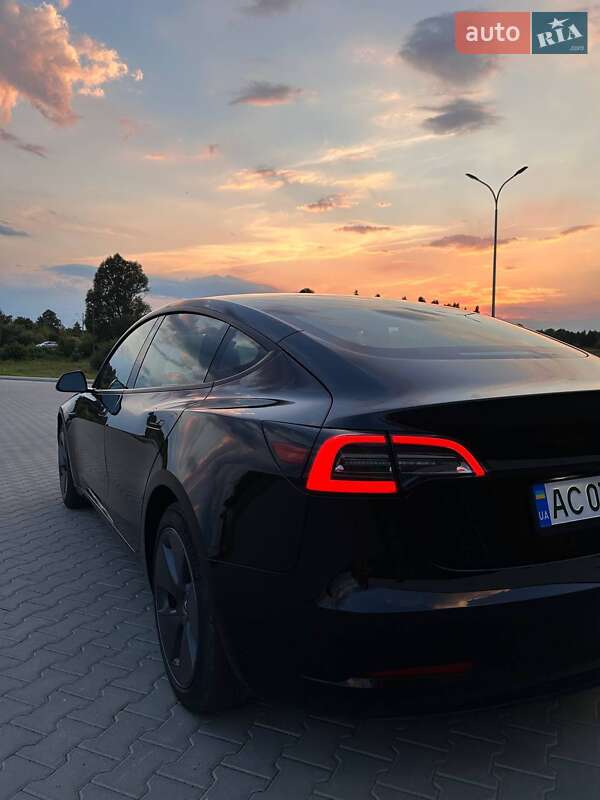 Седан Tesla Model 3 2021 в Львове