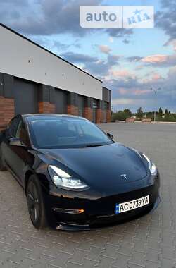 Седан Tesla Model 3 2021 в Львове