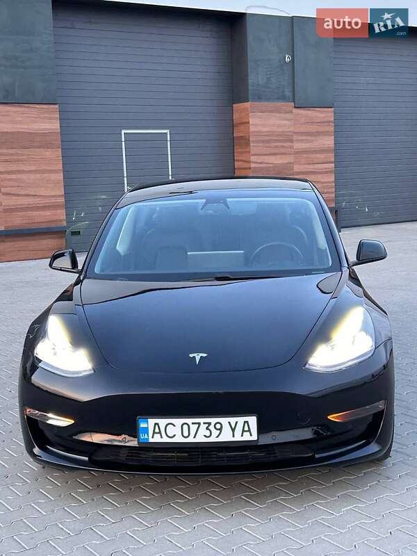 Седан Tesla Model 3 2021 в Львове