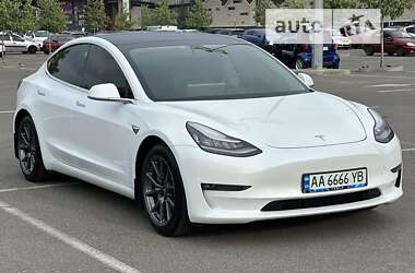 Седан Tesla Model 3 2020 в Киеве