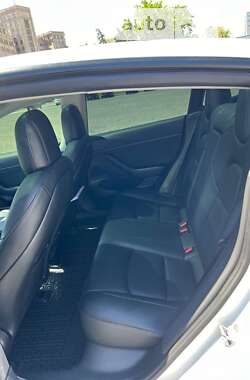 Седан Tesla Model 3 2021 в 