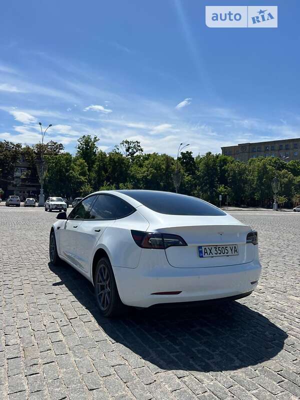 Седан Tesla Model 3 2021 в Харкові