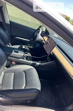 Седан Tesla Model 3 2021 в 