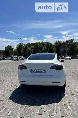 Седан Tesla Model 3 2021 в 