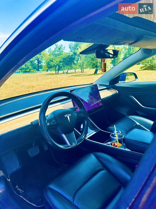 Седан Tesla Model 3 2018 в Каменском