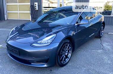 Седан Tesla Model 3 2019 в Киеве