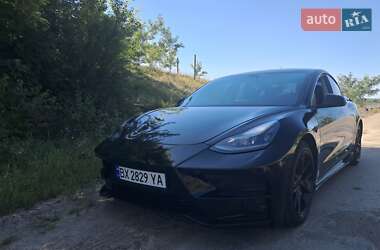 Седан Tesla Model 3 2021 в 