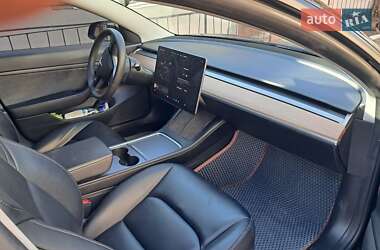 Седан Tesla Model 3 2021 в 