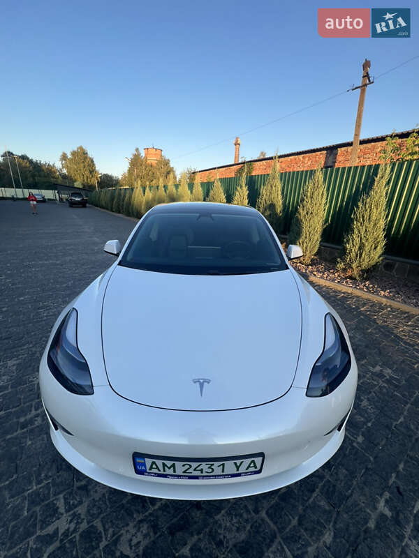 Седан Tesla Model 3 2020 в Києві