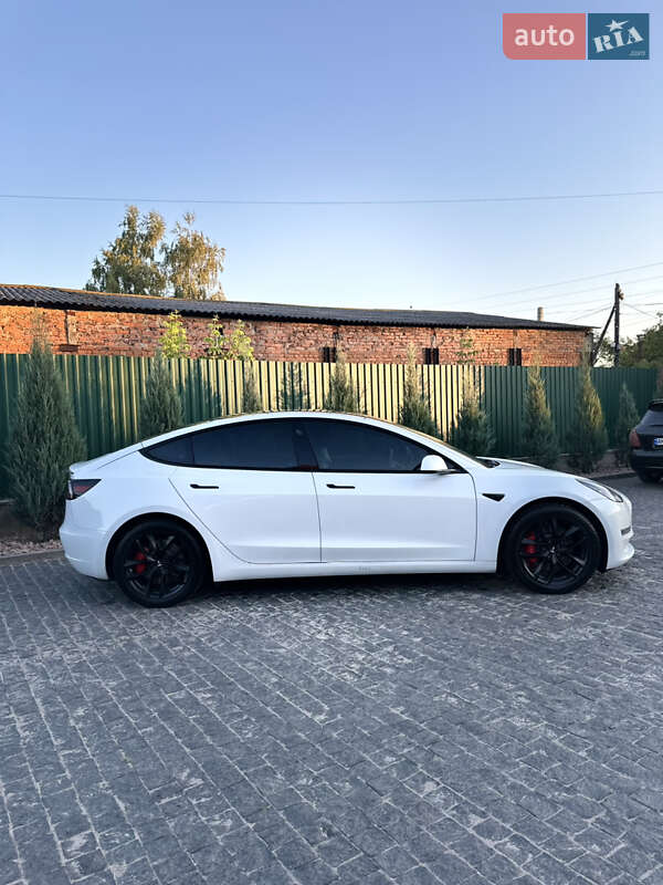 Седан Tesla Model 3 2020 в Києві