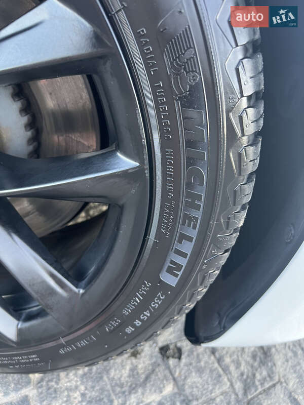 Седан Tesla Model 3 2020 в Києві