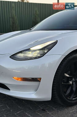 Седан Tesla Model 3 2020 в Киеве