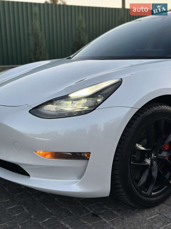 Седан Tesla Model 3 2020 в Києві