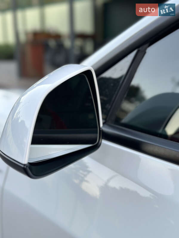 Седан Tesla Model 3 2020 в Києві